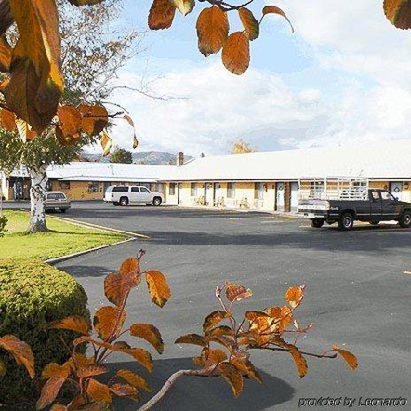 Motel Nicholas Omak Exterior photo